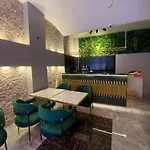 Dolphin Cafe 4*