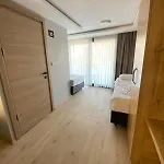 Dolphin Cafe Apartmanhotel