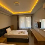 Dolphin Cafe Apartmanhotel 4*