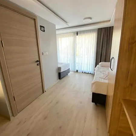 Dolphin Cafe Apart Otel