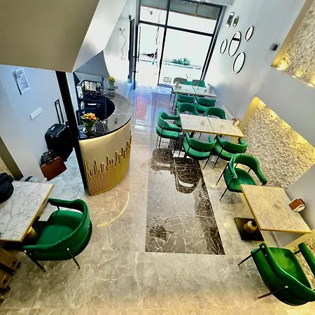 מלון דירות Dolphin Cafe